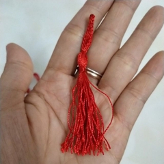 2 cái tua rua nhỏ dài 7.5cm đỏ tươi