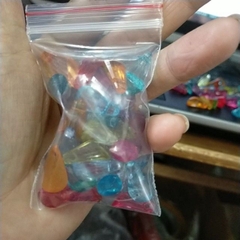 45 viên (25gam) hạt nhựa hình chóp vát đáy 8x15mm