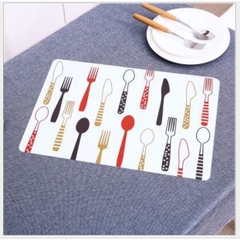 Tấm lót bàn ăn chống thấm cách nhiệt chống trượt nhiều màu ngộ nghĩnh chất liệu nhựa PVC