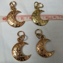 2 Mặt vầng trăng vàng nhạt 30mm
