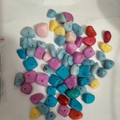 50gam đá sỏi nhiều màu có lỗ xỏ-DVS002