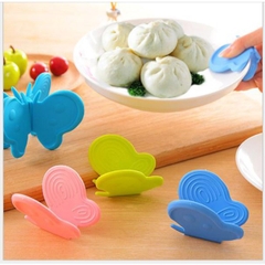 Dụng cụ nhấc nồi silicon hình bướm chịu nhiệt cao chống nóng, chống trơn trượt  - có nam châm p191-28