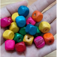 (P118-1/6) 5-25gam hạt gỗ vuông nhiều màu nhiều size có lỗ xỏ làm thủ công, đồ chơi, trang trí diy