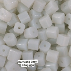 10-100 gam Đá thuỷ tinh vuông 7mm nhiều màu.