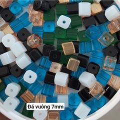 10-100 gam Đá thuỷ tinh vuông 7mm nhiều màu.