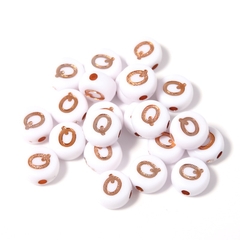 (chọn chữ) 50- 100 chữ nền trắng chữ vàng gold 4x7mm CÓ LỖ XỎ làm vòng hạt