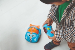 Xe ô tô đẩy tay điều khiển từ xa Chicco