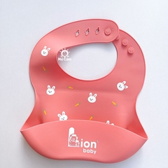 Yếm silicone Coco Bear dáng cong cho bé ăn dặm