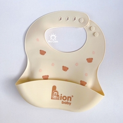Yếm silicone Coco Bear dáng cong cho bé ăn dặm