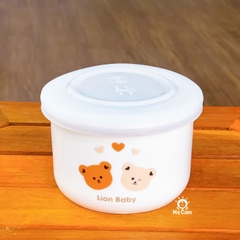 Hũ sứ chia vạch ml có nắp đậy Lion Baby