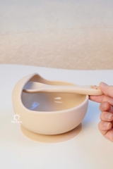 Bát silicone Coco Bear miệng vát cao kèm thìa