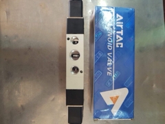 Van điện từ solenoid 5/3 ren 13 2 đầu điện 3 vị trí 4v230Airtac