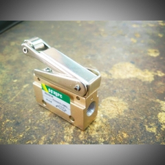 Công tắt hành trình hơi bánh xe 2 lỗ
