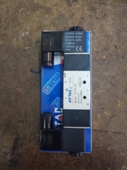 Van điện từ solenoid 5/2 khí nén 2 đầu điện 2 vị trí ren 13 4v220 Airtac