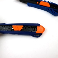 Dao rọc giấy cỡ lớn 18mm sắc bén màu xanh cao cấp Staka siêu nhẹ siêu bền dao trổ hàng chất lượng cao