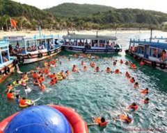 TOUR ĐẢO - BAR  NỔI TRÊN BIỂN  (Tour Tàu Gỗ Truyền Thống)