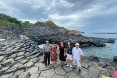 TOUR THAM QUAN NHA TRANG - PHÚ YÊN XỨ HOA VÀNG TRÊN CỎ XANH