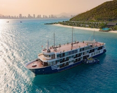 DU THUYỀN KHÁM PHÁ VỊNH NHA TRANG
