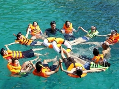 TOUR ĐẢO - BAR  NỔI TRÊN BIỂN  (Tour Tàu Gỗ Truyền Thống)
