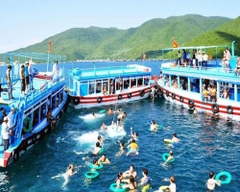 TOUR ĐẢO - BAR  NỔI TRÊN BIỂN  (Tour Tàu Gỗ Truyền Thống)