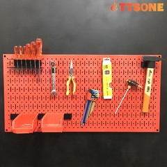 Tấm Lưới Pegboard Màu Đỏ Kèm Phụ Kiện Treo FABINA