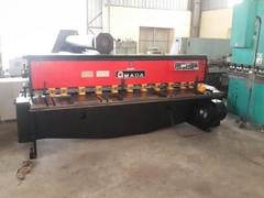 Máy cắt thủy lực AMADA