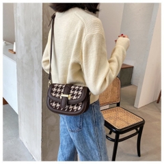 Túi Đeo Chéo Họa Tiết Chất Da Đẹp Dáng Bán Nguyệt Size 20