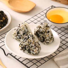 Gia vị rắc cơm Furikake rong biển, mè rang và cá ngừ Yoo Kyung Bin 220g