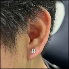 Khuyên tai đính đá hình vuông basic - Chất liệu Titanium