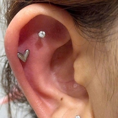 Bông tai trái tim Titan 1.2*8mm - có 2 màu