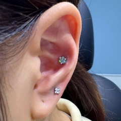 Khuyên Titan hoa đính đá dễ thương - 1.2*8mm