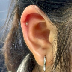 Khuyên thủy tinh giấu lỗ xỏ (đầy đủ size) - Trong suốt