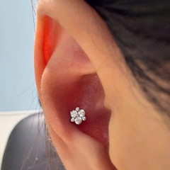 Khuyên titan hoa đính đá dễ thương - 1.2*8mm