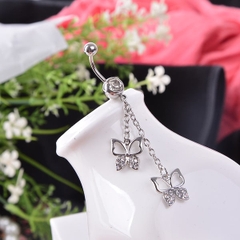 Khuyên rốn con bướm tòn ten