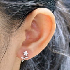 Khuyên tai hình bông hoa xinh xắn - Titanium - 2 màu