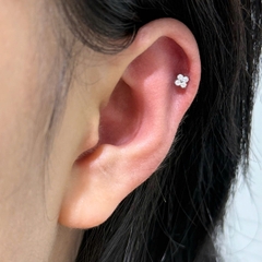 Khuyên Titanium cỏ bốn lá - Có 2 màu - 1.2*8