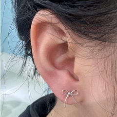 Bông tai hình chiếc nơ xinh xắn - 1.2*8mm - Titanium F136