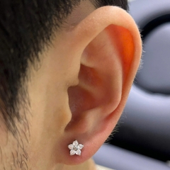 Khuyên Titan bông hoa 5 cánh lấp lánh - Có 2 màu