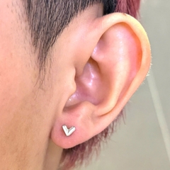 Bông tai trái tim Titan 1.2*8mm, có 2 màu