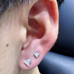 Bông tai đá mặt vuông Titan - 1.2*10*3mm