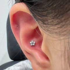 Khuyên Titan bông hoa 5 cánh lấp lánh - Có 2 màu