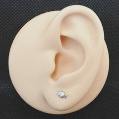SMALL WHITE FISH EARRING - MUA HÀNG UY TÍN QUA MẠNG