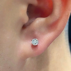 Titanium / Khuyên tai đá tròn mẫu mới có 2 màu