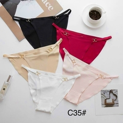 Quần lót nữ lọt khe lộ hông [C35]
