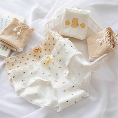 Quần cute bi vàng