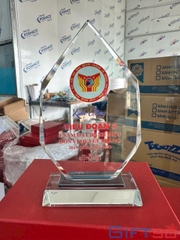 Cúp Pha Lê In Logo – Giải Pháp Quà Tặng Vinh Danh Cho Doanh Nghiệp