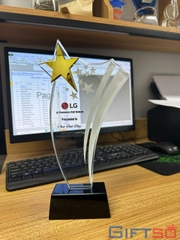 Cúp Pha Lê In Logo – Giải Pháp Quà Tặng Vinh Danh Cho Doanh Nghiệp