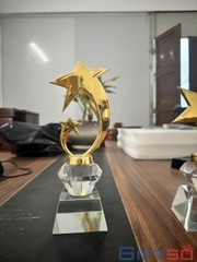 Cúp Pha Lê In Logo – Giải Pháp Quà Tặng Vinh Danh Cho Doanh Nghiệp