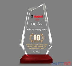 Cúp Pha Lê In Logo – Giải Pháp Quà Tặng Vinh Danh Cho Doanh Nghiệp