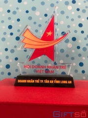 Cúp Pha Lê In Logo – Giải Pháp Quà Tặng Vinh Danh Cho Doanh Nghiệp